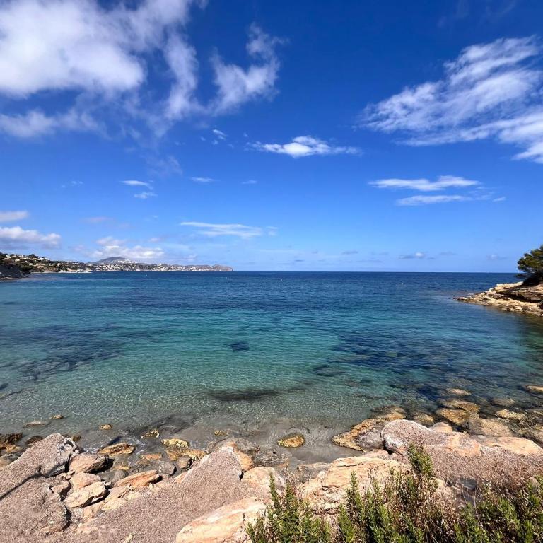 Calpe apartamento renovado a 3 min de la playa ,wifi,aire,parking,vistas comunitario - Apartamento de 1 dormitorio - 9