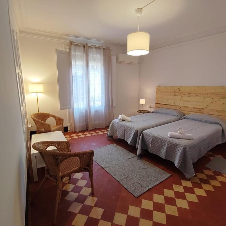 Hostal Dragonflybcn - Budget Twin Room - 3