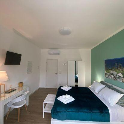 B&B Campus Suites Bari - Quadruple Room with Private External Bathroom - 8