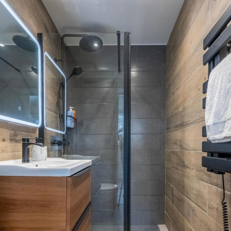 Suites Kerlarros Clim et Parking face Gare et Port - Appartement 2 Chambres Deluxe - 6