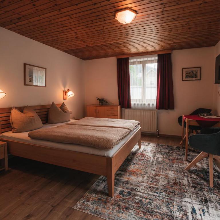 Haus Fusch - Doppelzimmer mit Balkon - 2