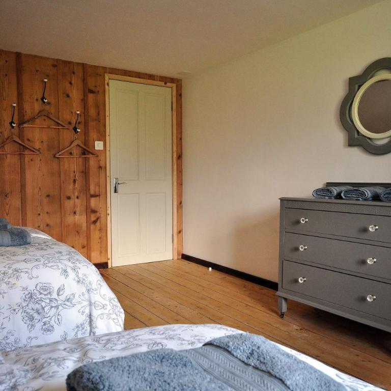 Mountain Views - Apartment with Balcony - 18