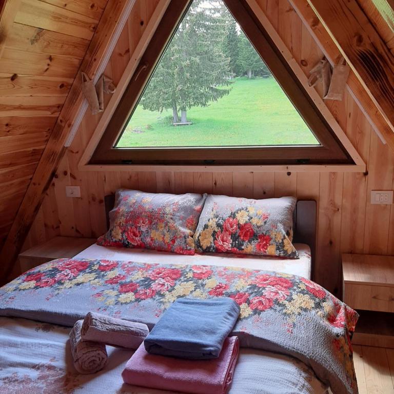 Wooden cottage Podgora - Two-Bedroom Chalet - 12