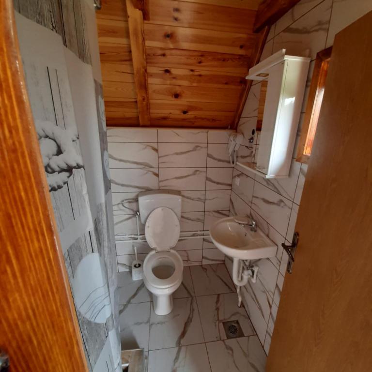 Wooden cottage Podgora - Two-Bedroom Chalet - 7