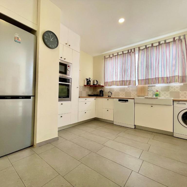 Sunny Terrace Apartment - Two-Bedroom Apartment - 8