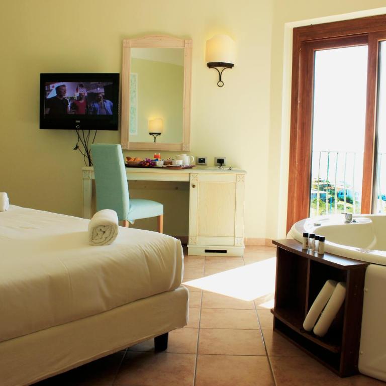 Hotel Brancamaria - Camera Matrimoniale con Vasca Idromassaggio - 14