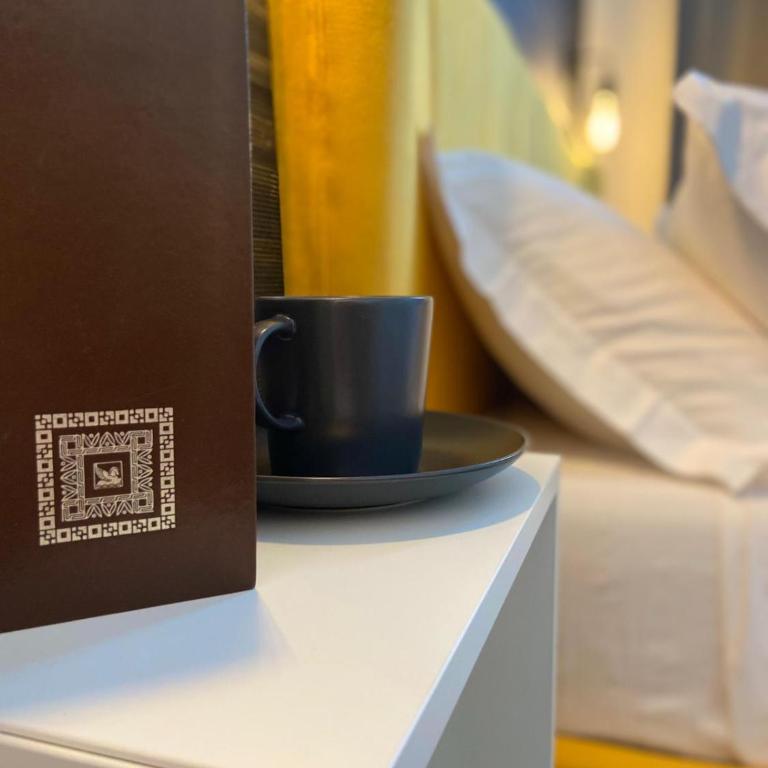 Raisi Suites & Apartment - Deluxe Double Room with Shower - 6