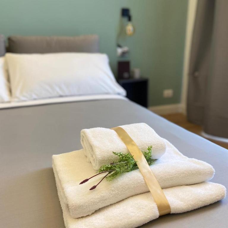 Raisi Suites & Apartment - Deluxe Double Room with Balcony - 14