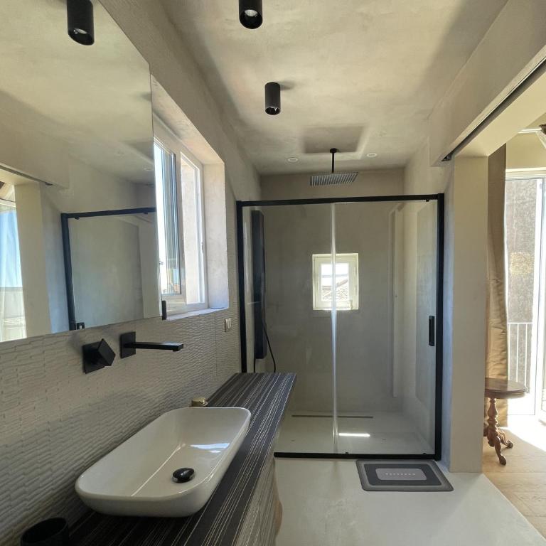 Raisi Suites & Apartment - One-Bedroom Deluxe Apartment - 2