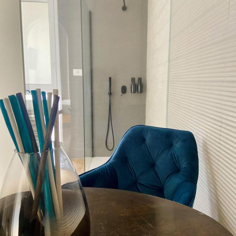 Raisi Suites & Apartment - Deluxe Double Room with Shower - 16