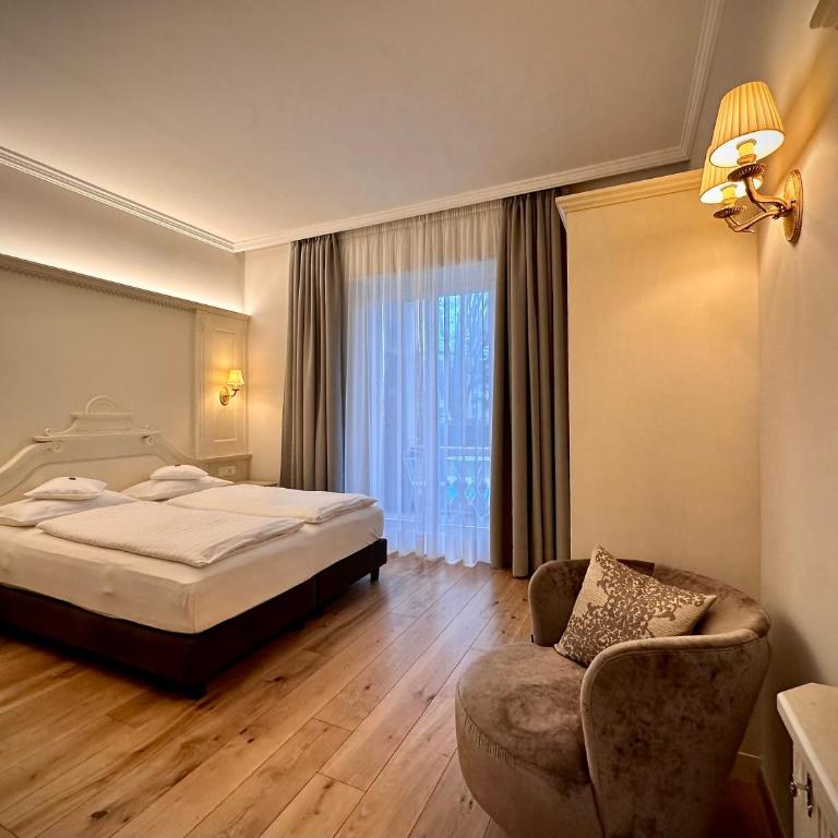 Windsor Merano Hotel & Suites - Camera Matrimoniale Deluxe con Vista Fiume e Balcone - 9