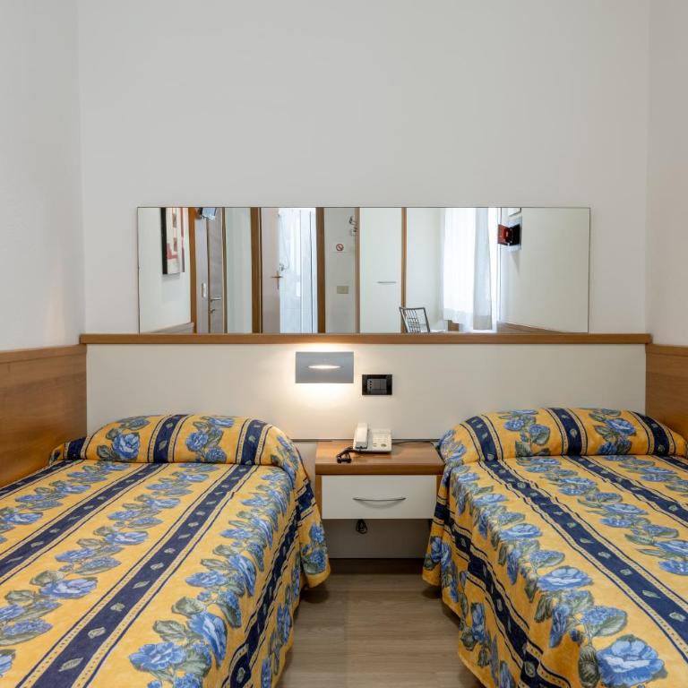 Hotel Continental - Camera Piccola Doppia con Letti Singoli - 5