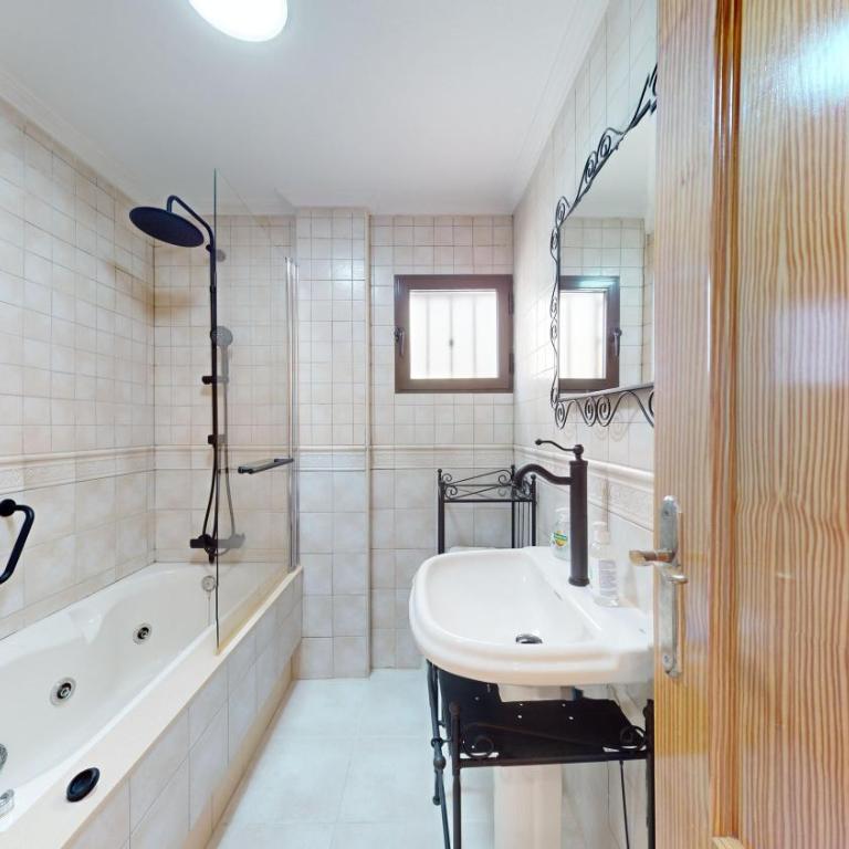 El Olivo and Brisas Beach house - Three-Bedroom House - 7