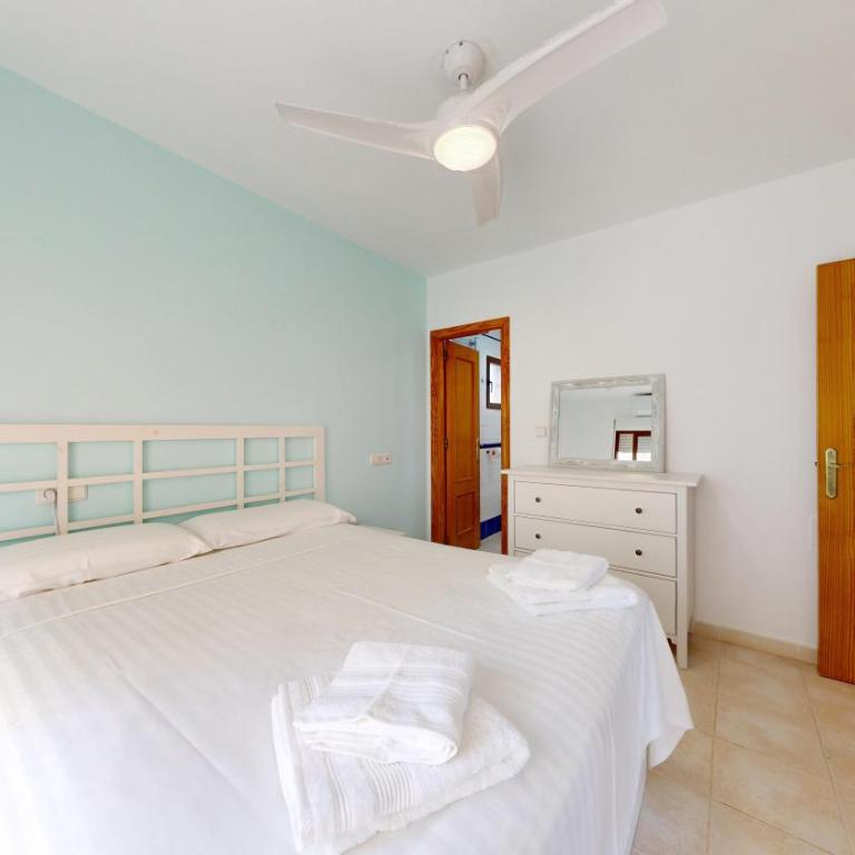 El Olivo and Brisas Beach house - Three-Bedroom House - 24
