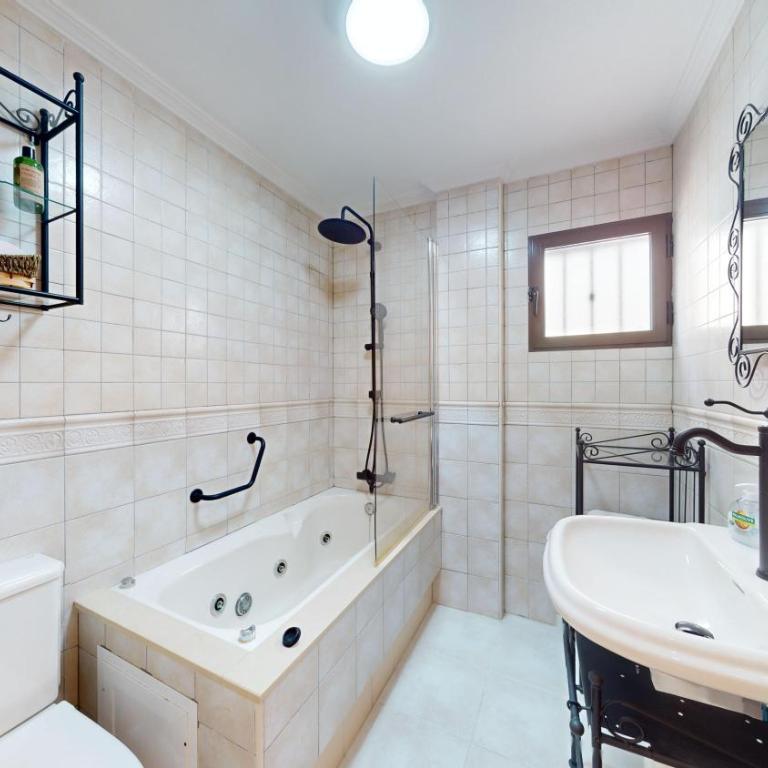 El Olivo and Brisas Beach house - Three-Bedroom House - 25