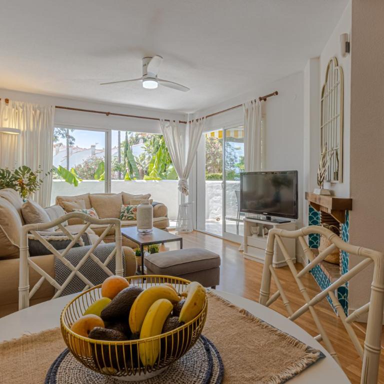 Benalgolf Lovely apartment in Benalmádena with Sea Views, Excellent WIFI connection, private Backyard with BBQ - Apartamento de 2 dormitorios - 65