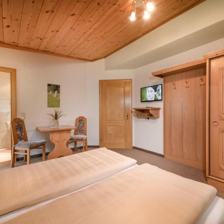 Gästehaus Gratz - inklusive Eintritt in die Alpentherme - Apartment mit 1 Schlafzimmer und Balkon - 2
