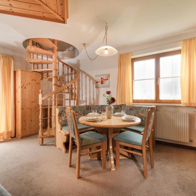 Gästehaus Gratz - inklusive Eintritt in die Alpentherme - Apartment mit 1 Schlafzimmer und Balkon - 1