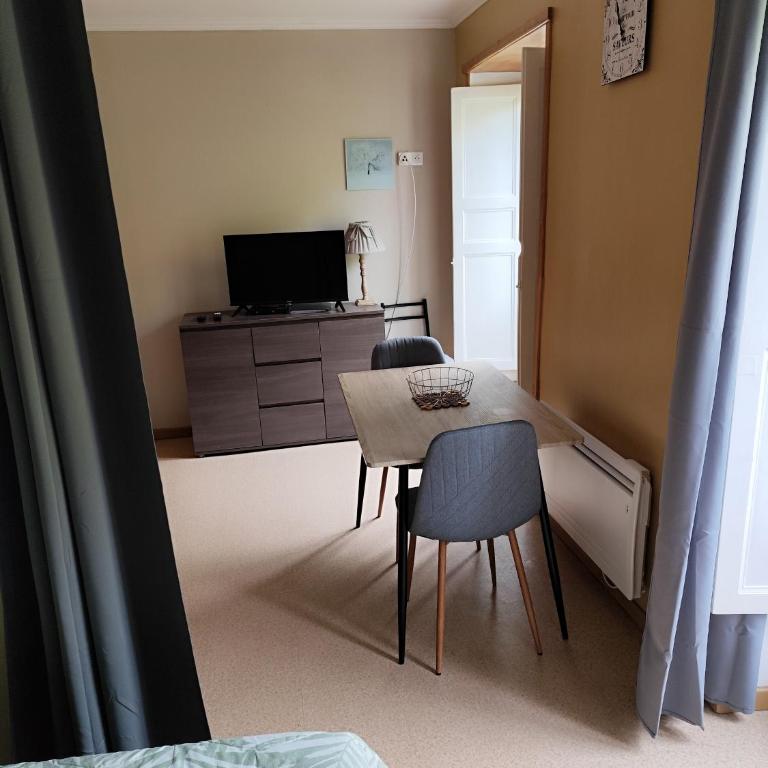 appartement T1 hyper centre 350 m des thermes 200 m des télécabines deuxième étage avec ascenseur - Apartment mit 1 Schlafzimmer - 6