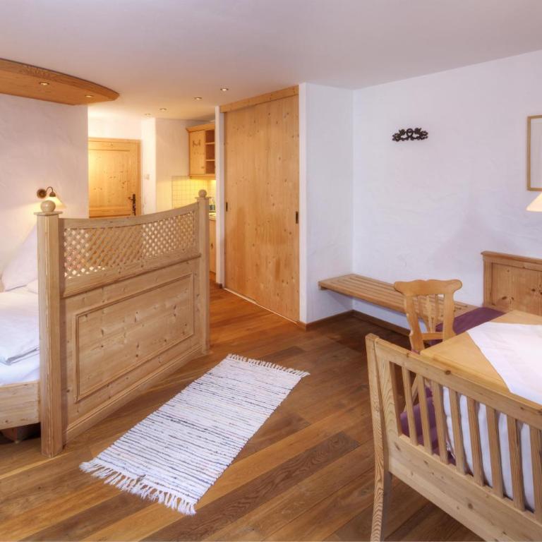 Pension Hochvogel - Doppelzimmer mit Dusche - 4