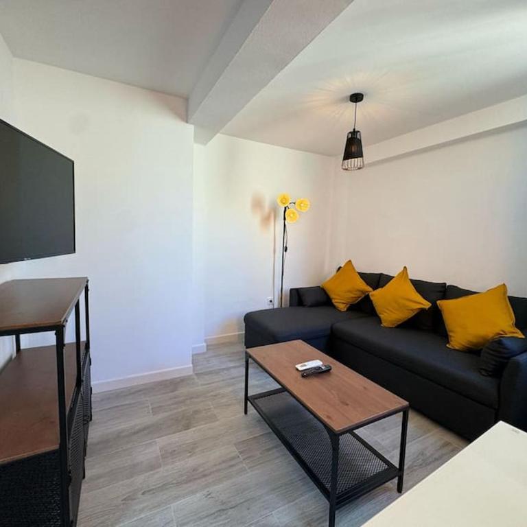 Flat to enjoy Malaga - 4 people C2 - One-Bedroom Apartment - 6