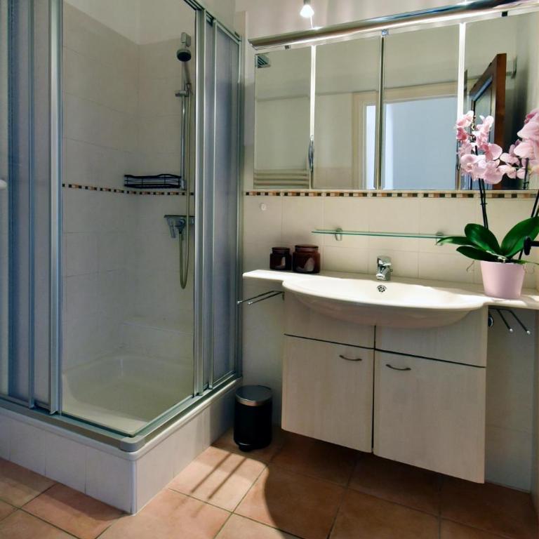 Appartement avec piscine cozy spacieux, climatise, vue mer! Plages et centre 15 mns! - Maison de Ville 2 Chambres - 11