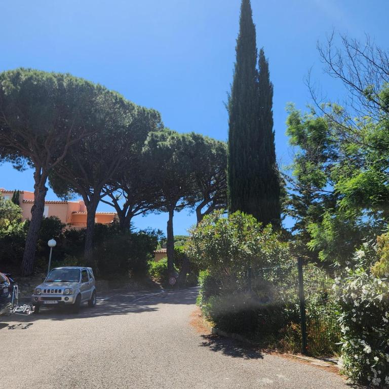 Appartement avec piscine cozy spacieux, climatise, vue mer! Plages et centre 15 mns! - Maison de Ville 2 Chambres - 32