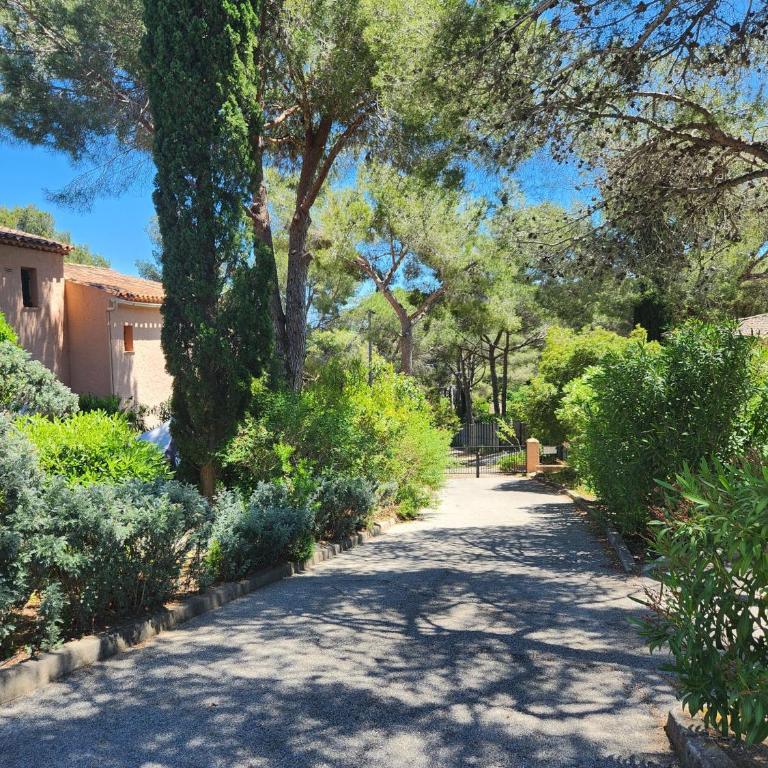 Appartement avec piscine cozy spacieux, climatise, vue mer! Plages et centre 15 mns! - Maison de Ville 2 Chambres - 28