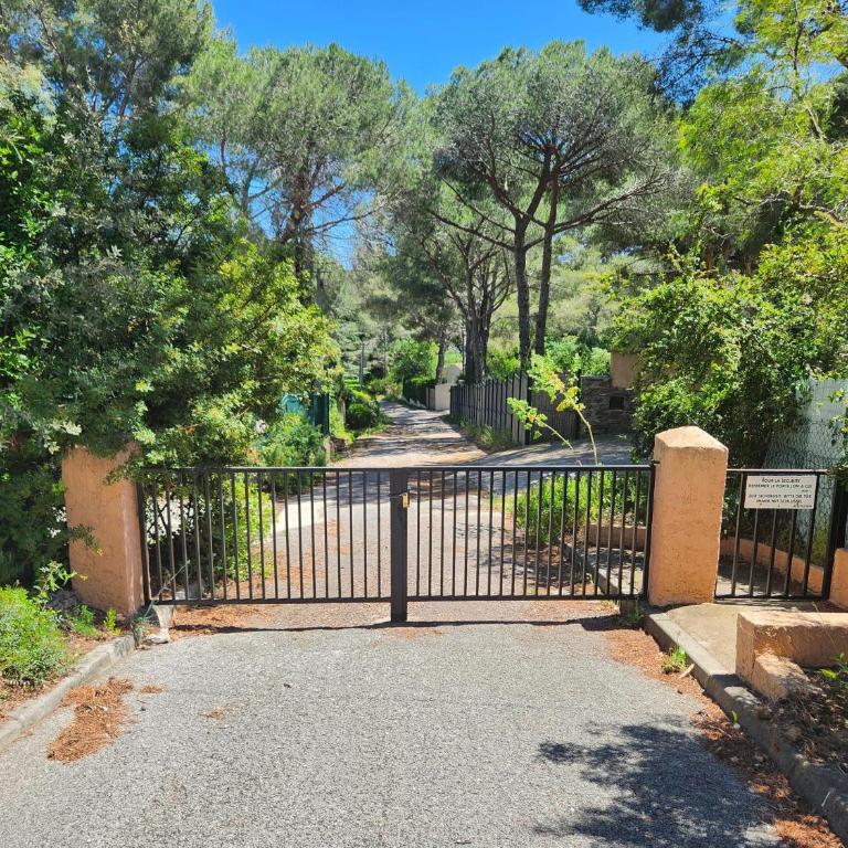 Appartement avec piscine cozy spacieux, climatise, vue mer! Plages et centre 15 mns! - Maison de Ville 2 Chambres - 29