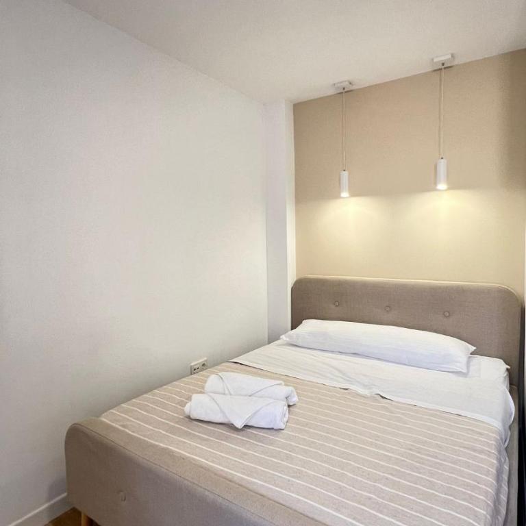 Hermosos Apartamentos en pleno Centro - Three-Bedroom Deluxe Apartment - 2