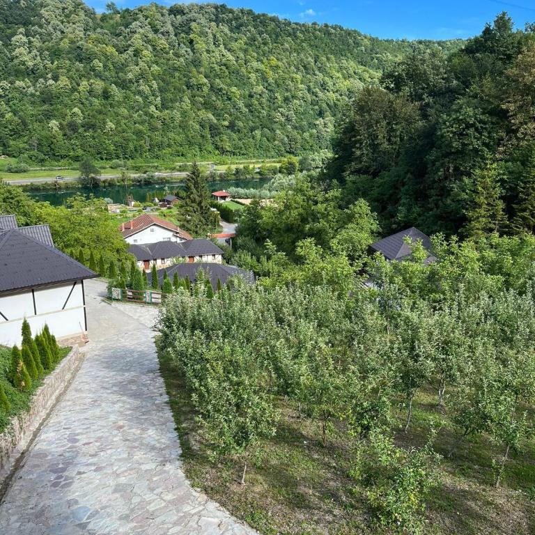 Small Bosnian House - Apartment - Split Level - 10