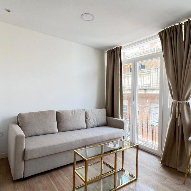 Hermosos Apartamentos en pleno Centro - Three-Bedroom Deluxe Apartment - 10