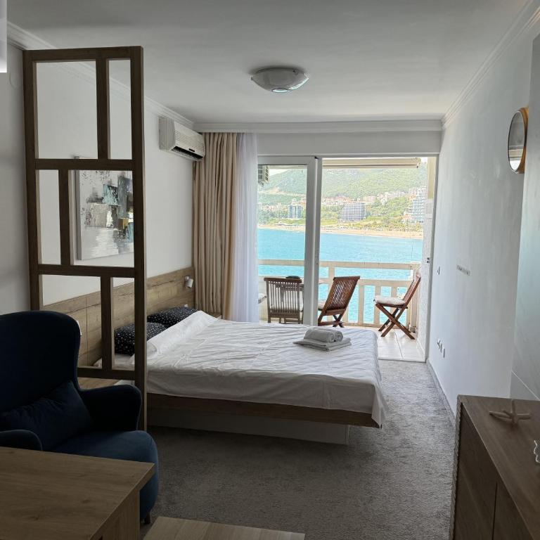 First Line Sea View apartment in Rafailovici - Studio with Sea View - 1