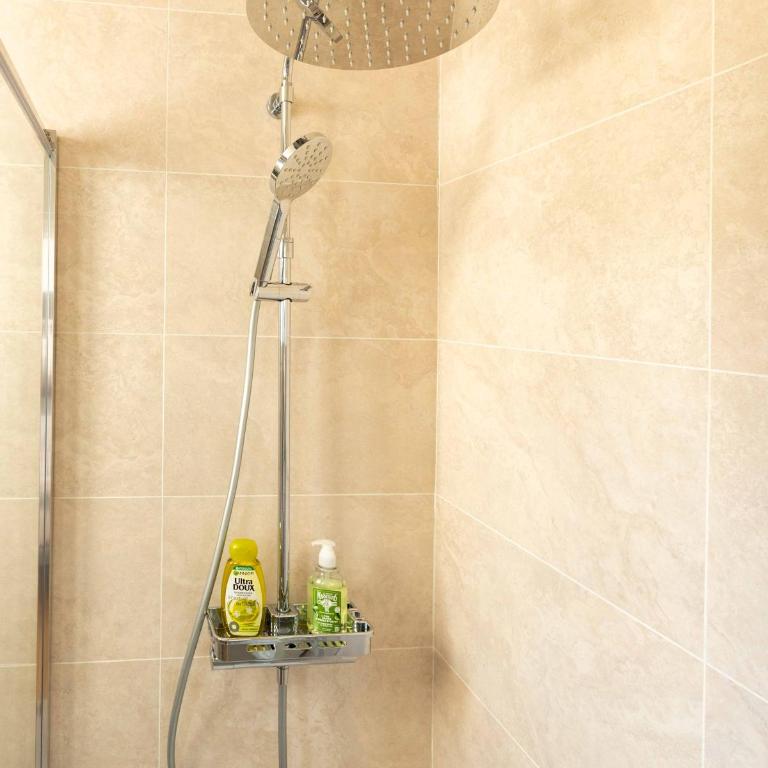 Well located apartment in Paris - Chambre Double avec Lit d'Appoint - 7