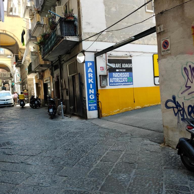 Napoli Sogno Infinito - Camera Matrimoniale Deluxe con Balcone - 40