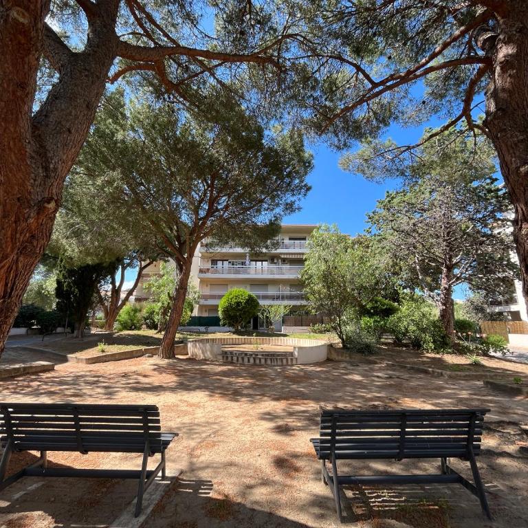 Grand Studio rez de jardin avec parking à 5 min à pieds de la mer et commerces - Appartement 1 Chambre - 23