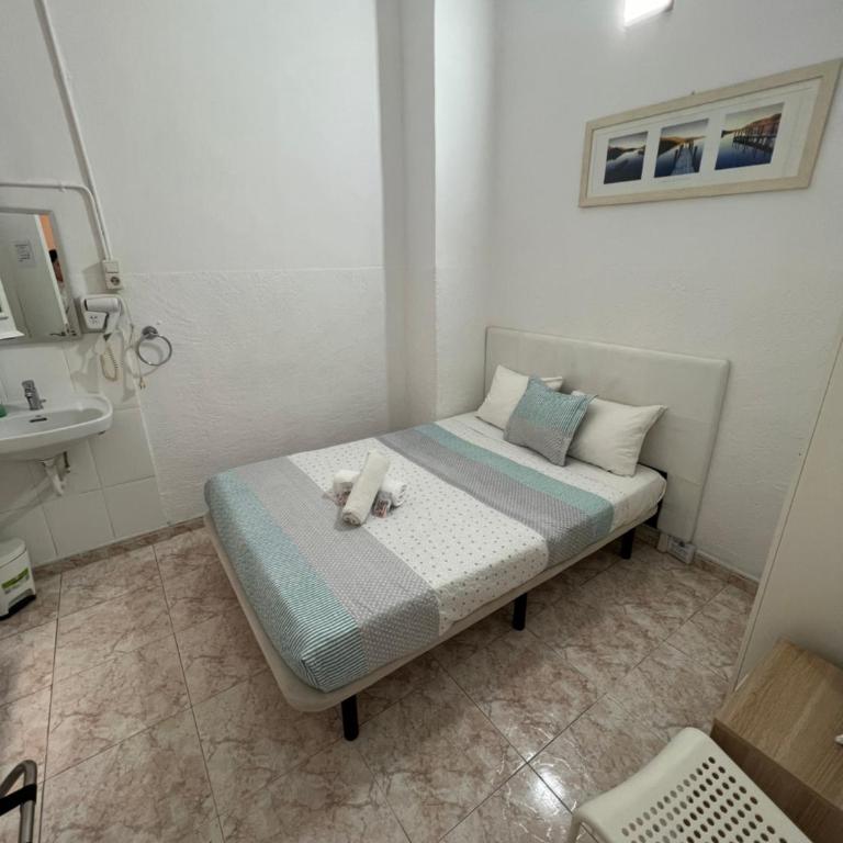 YOUTH HOSTEL - Central and Basic Drassanes - Habitación Doble con baño compartido - 5