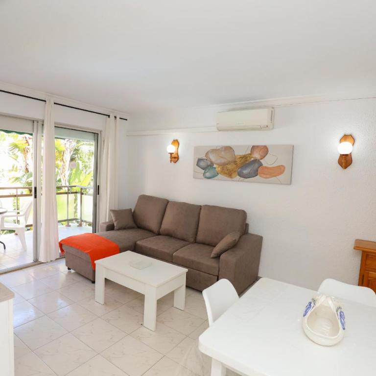 DIFFERENTFLATS Dms - Two-Bedroom Apartment - 9