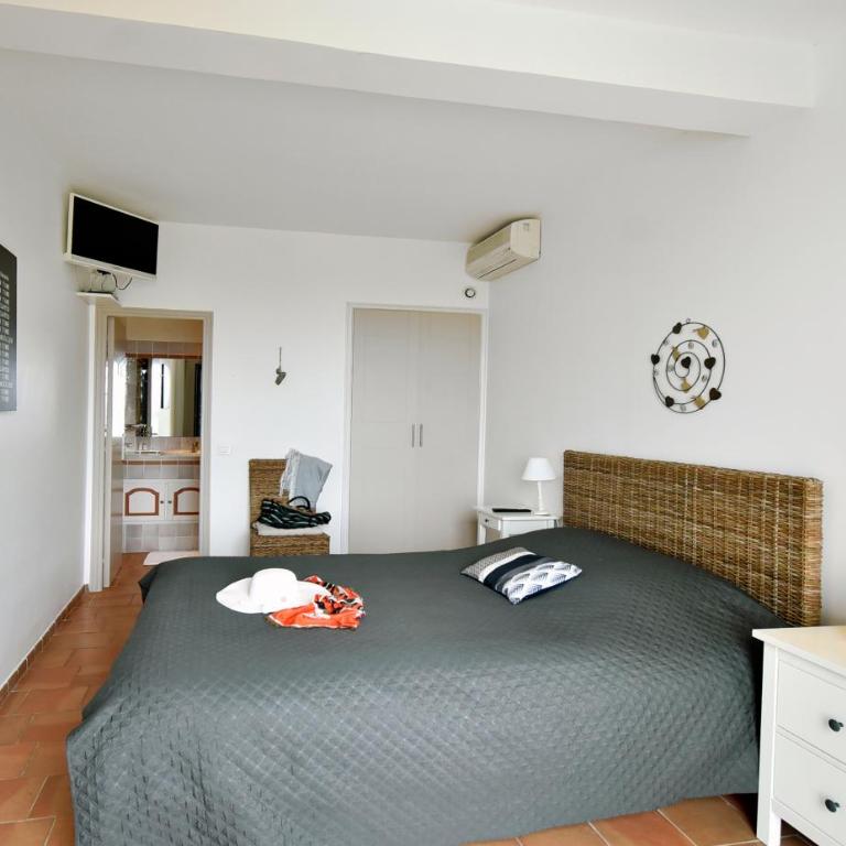 Villa luxueuse moderne avec piscine & récemment rénovée, vue mer exceptionnelle! - Haus mit 4 Schlafzimmern - 34