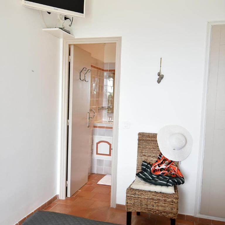 Villa luxueuse moderne avec piscine & récemment rénovée, vue mer exceptionnelle! - Haus mit 4 Schlafzimmern - 35