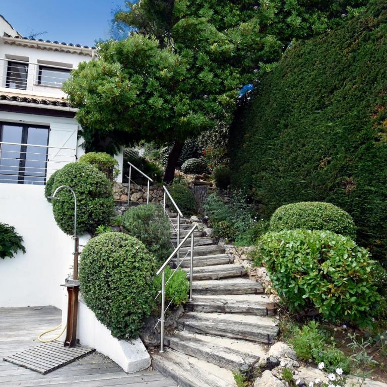 Villa luxueuse moderne avec piscine & récemment rénovée, vue mer exceptionnelle! - Haus mit 4 Schlafzimmern - 52