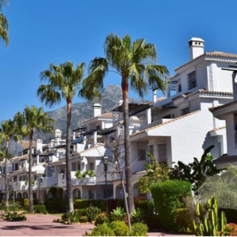 Beach Apartment - Sleeps 6 Pool & Private Terrace - Apartment - 3
