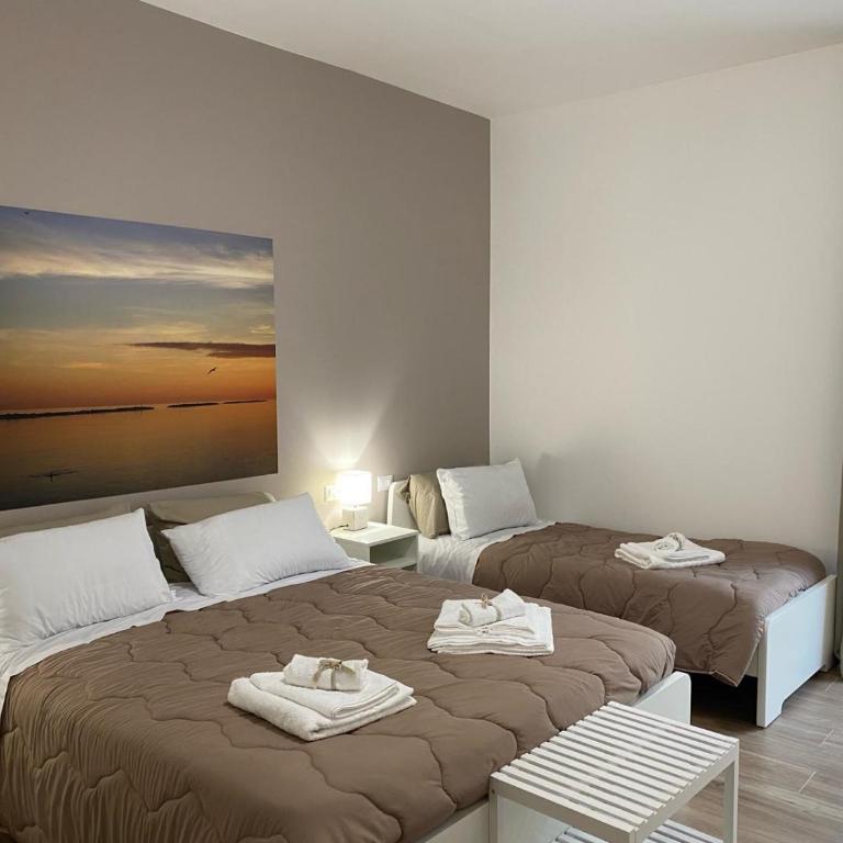 B&B Campus Suites Bari - Triple Room with Private Bathroom - 4