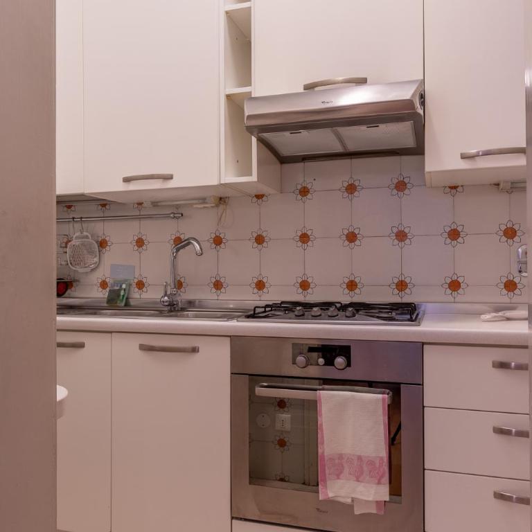 HouSmart Cartoleria 8 - One-Bedroom Apartment - 8