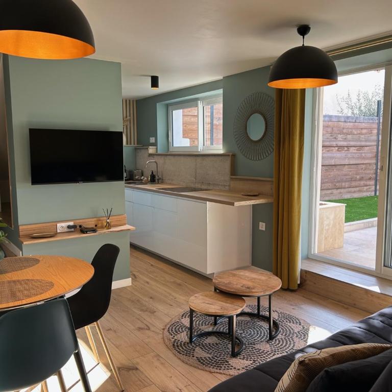 Appartement Proche Hôpital, Jardin privatif - Appartement 1 Chambre - 6