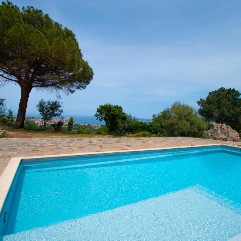 Maisonnette en plein maquis vue splendide à 5 min du centre et de la plage - Studio - 22
