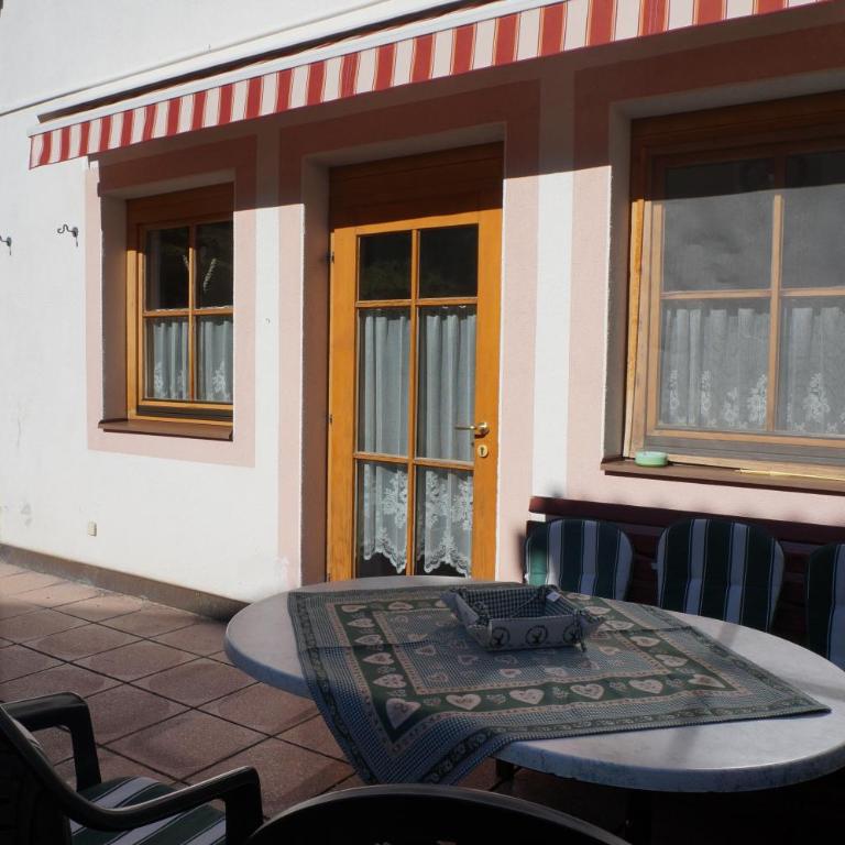 Ferienlandhaus Höfer - Apartment mit 3 Schlafzimmern und Terrasse - 1