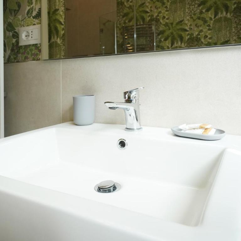 Peaceful 2 Bedrooms with patio, near Metro A - Two-Bedroom Apartment - 57