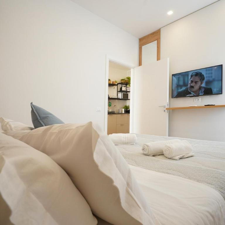 Peaceful 2 Bedrooms with patio, near Metro A - Two-Bedroom Apartment - 38