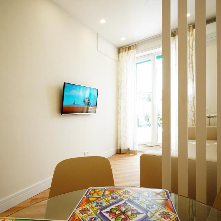 Peaceful 2 Bedrooms with patio, near Metro A - Two-Bedroom Apartment - 45